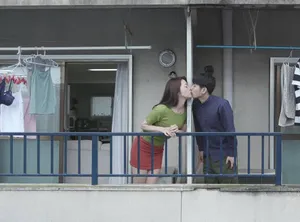 Tiếng rên của chị cạnh bên cạnh bên nhà và cậu thanh niên được lái máy bay